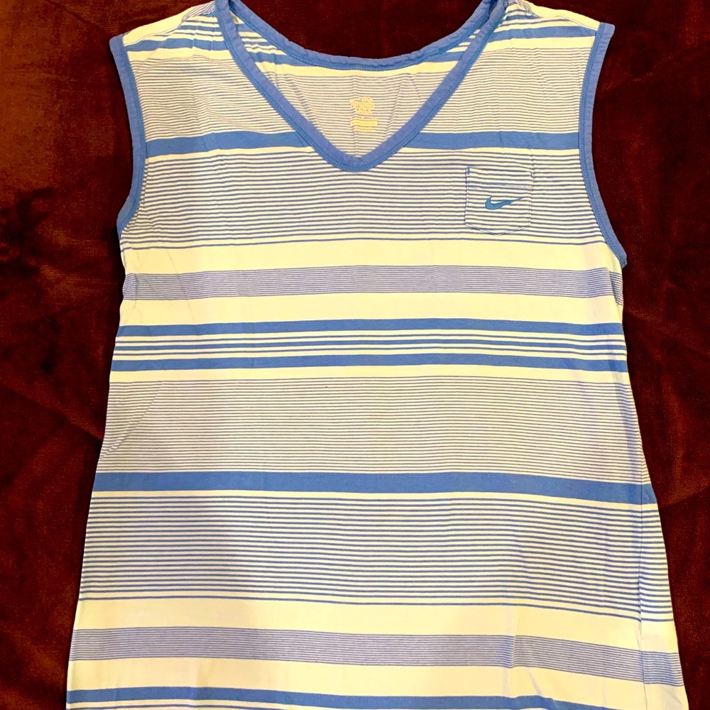 Nike workout shirt size M